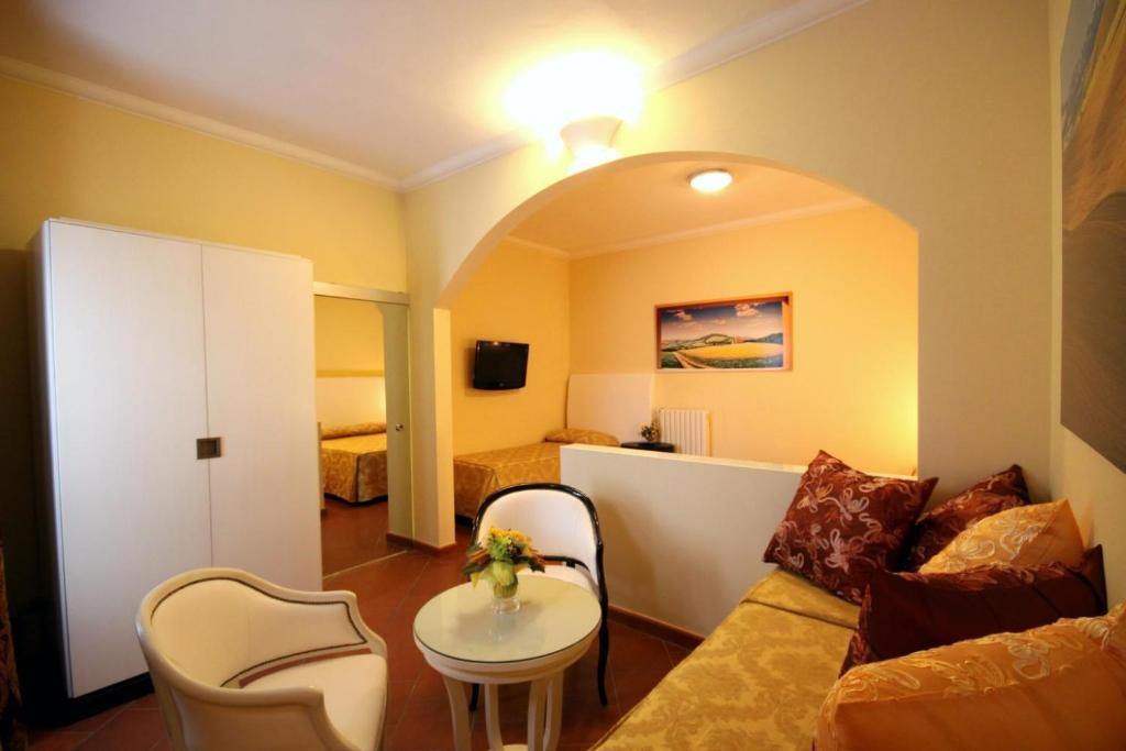 Sangallo Hotel Monte San Savino Chambre photo